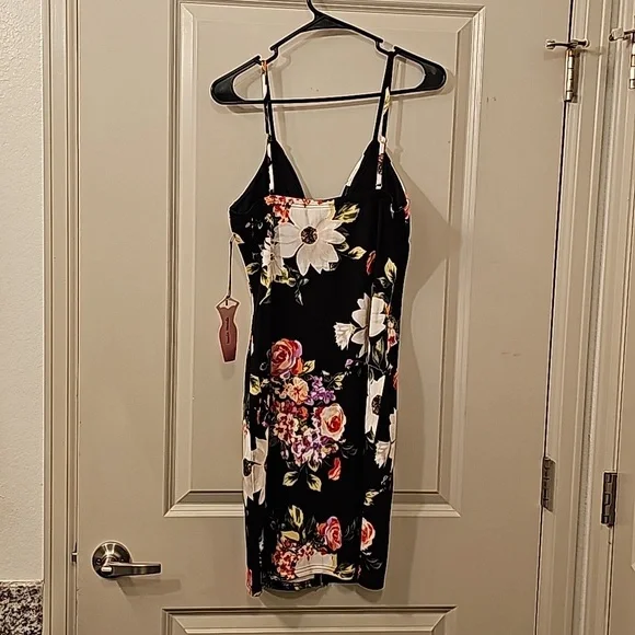 Black floral dress - Picture 3 of 3
